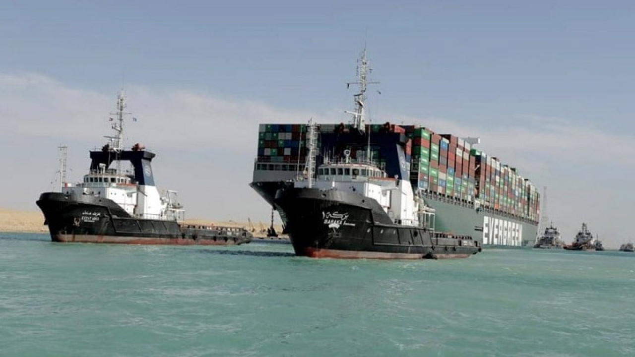 Τα έσοδα της Διώρυγας του Σουέζ μειώθηκαν κατά 40% εξαιτίας των επιθέσεων των Χούθι