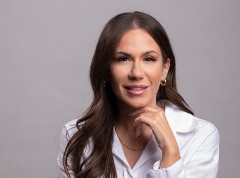 Βατσινά: Πτυχία χωρίς αντίκρισμα για εκατοντάδες χιλιάδες απόφοιτους