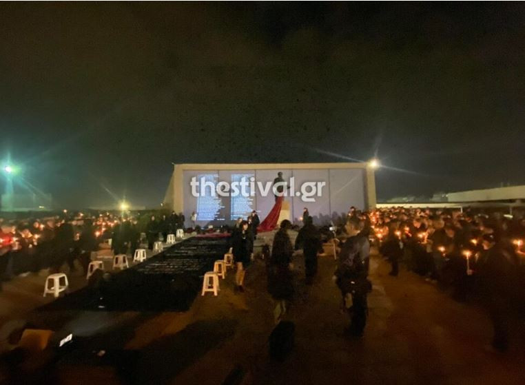 ΑΠΘ: Ανατριχίλα από το δρώμενο φοιτητών για τους νεκρούς στην τραγωδία των Τεμπών (φωτο & video)