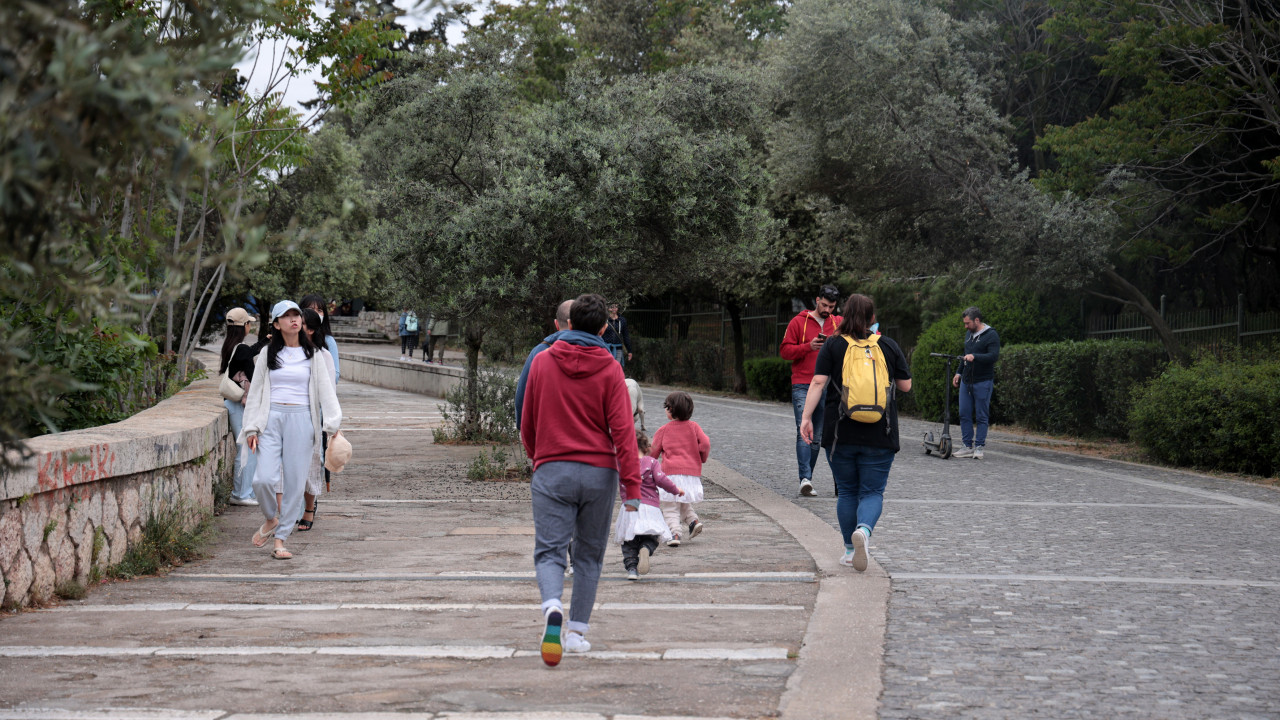 ΕΟΔΥ: 40 θάνατοι και 34 διασωληνωμένοι από κορωνοϊό