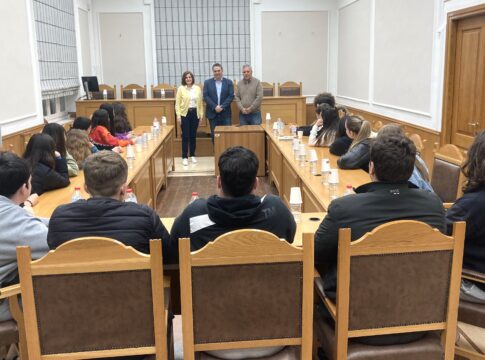 Επίσκεψη μαθητών-τριών γυμνασίου στη Περιφέρεια για την λειτουργία του θεσμού της Αυτοδιοίκησης δεύτερου βαθμού