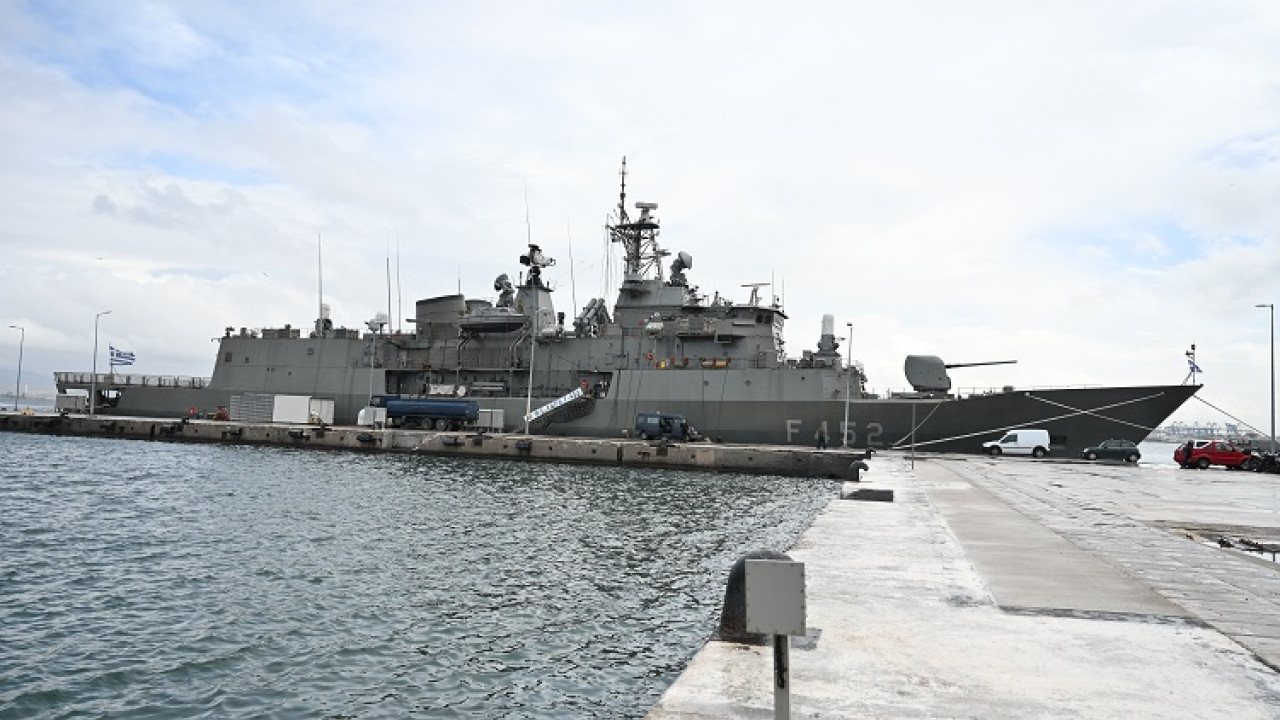 Φρεγάτα Υδρα: Απέπλευσε από τον ναύσταθμο της Σαλαμίνας