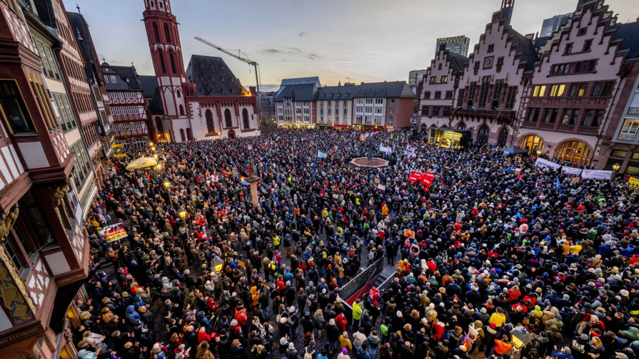 Γερμανία: Χιλιάδες διαδηλωτές κατά της ακροδεξιάς και του AfD
