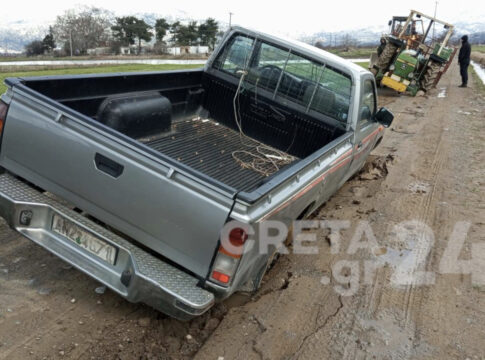 Η κακοκαιρία έφερε προβλήματα στο Οροπέδιο Λασιθίου: Οχήματα βυθίστηκαν στη λάσπη – Έκκληση στους δημότες (εικόνες)
