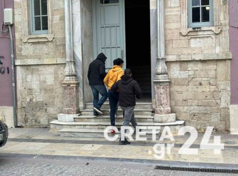 Ηράκλειο: Προθεσμία για να απολογηθούν έλαβαν οι δύο φερόμενοι ως διακινητές των μεταναστών