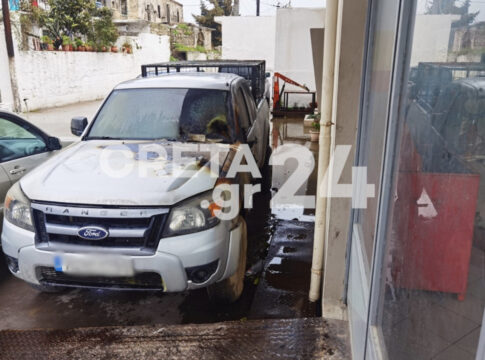 Ηράκλειο: Πυρπόλησαν αυτοκίνητο έξω από συνεργείο – Αναζητούνται οι δράστες