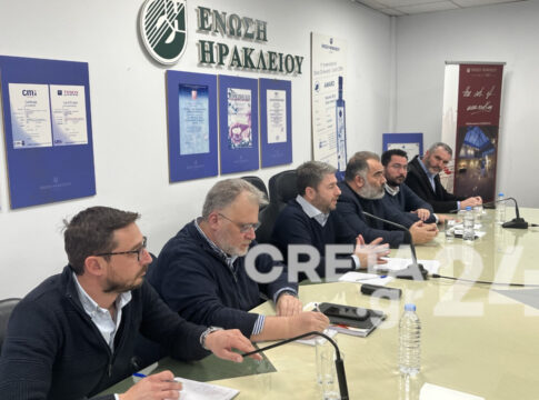 Ηράκλειο: Συνάντηση Ανδρουλάκη με εκπροσώπους των αγροτών – «Το ΠΑΣΟΚ θα μπει εμπόδιο στην εθνικά καταστροφική πολιτική που ακολουθεί ο κ. Μητσοτάκης»