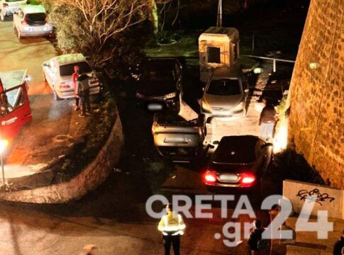 Ηράκλειο: «Τούμπαρε» αυτοκίνητο στην προσπάθεια του οδηγού να παρκάρει
