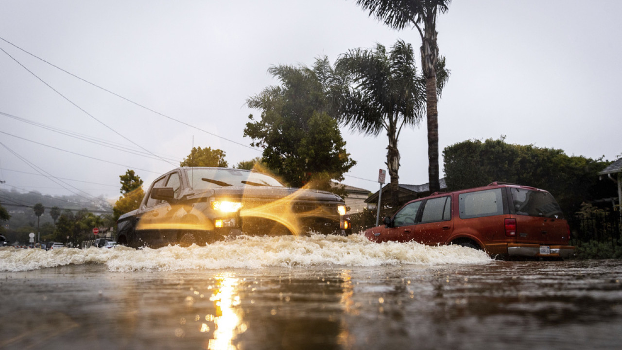 Ισχυρή καταιγίδα «σαρώνει» την Καλιφόρνια- Φόβοι για φονικές πλημμύρες