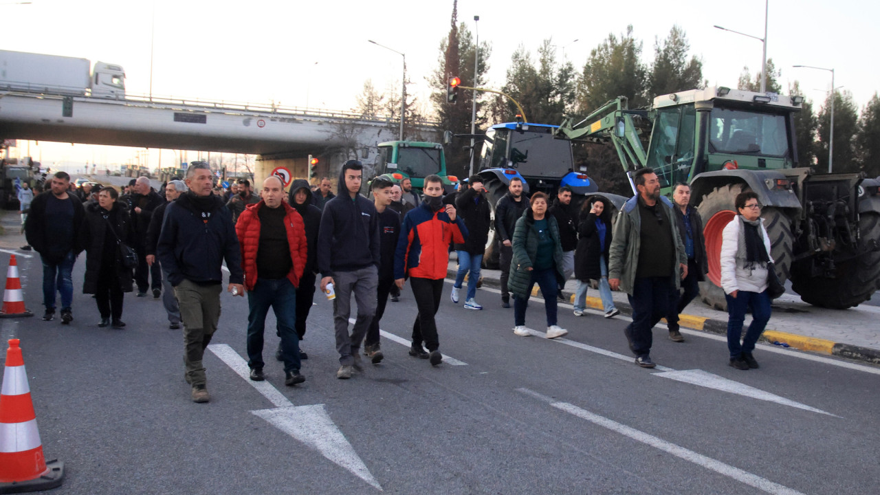 Κατάληψη του κτιρίου της περιφέρειας Δυτικής Μακεδονίας από αγρότες