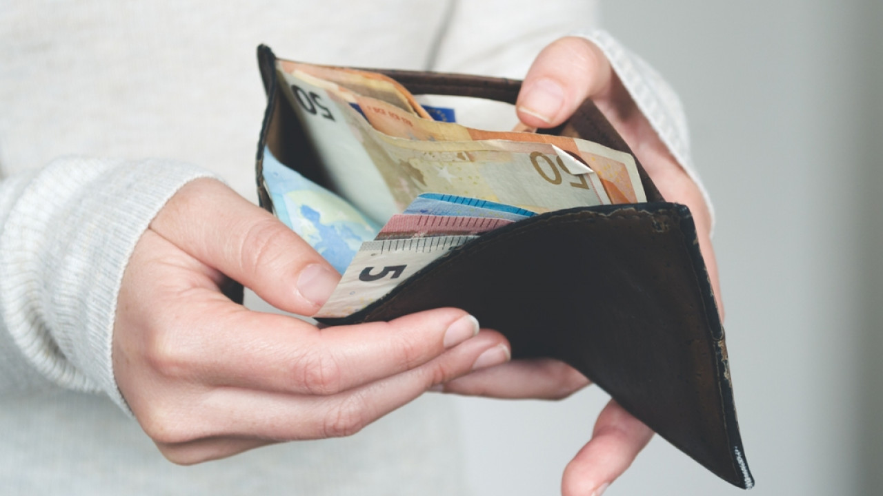 Κατώτατος μισθός: Σε εξέλιξη οι διαβουλεύσεις για τη νέα αύξηση