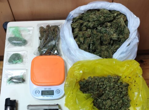 Κρήτη: Οι έλεγχοι σε αυτοκίνητο και σπίτι αποκάλυψαν κάνναβη και όπλο