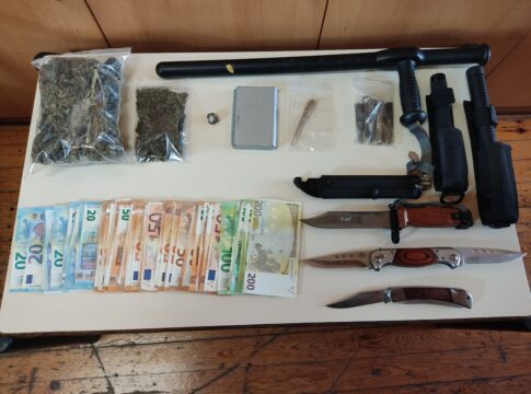 Κρήτη: Του πέρασαν χειροπέδες για όπλα και κάνναβη