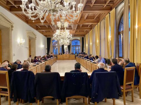 Λογοδοσία, τεχνικό πρόγραμμα και τέλη λαϊκών αγορών απόψε στο δημοτικό συμβούλιο Ηρακλείου