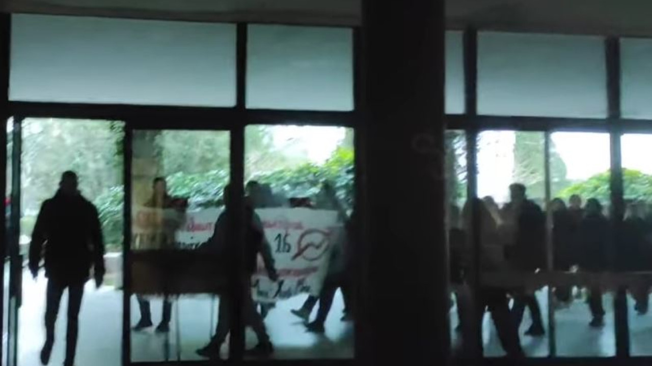 Νέα κατάληψη της Νομικής του ΑΠΘ μετά την επέμβαση της ΕΛ.ΑΣ