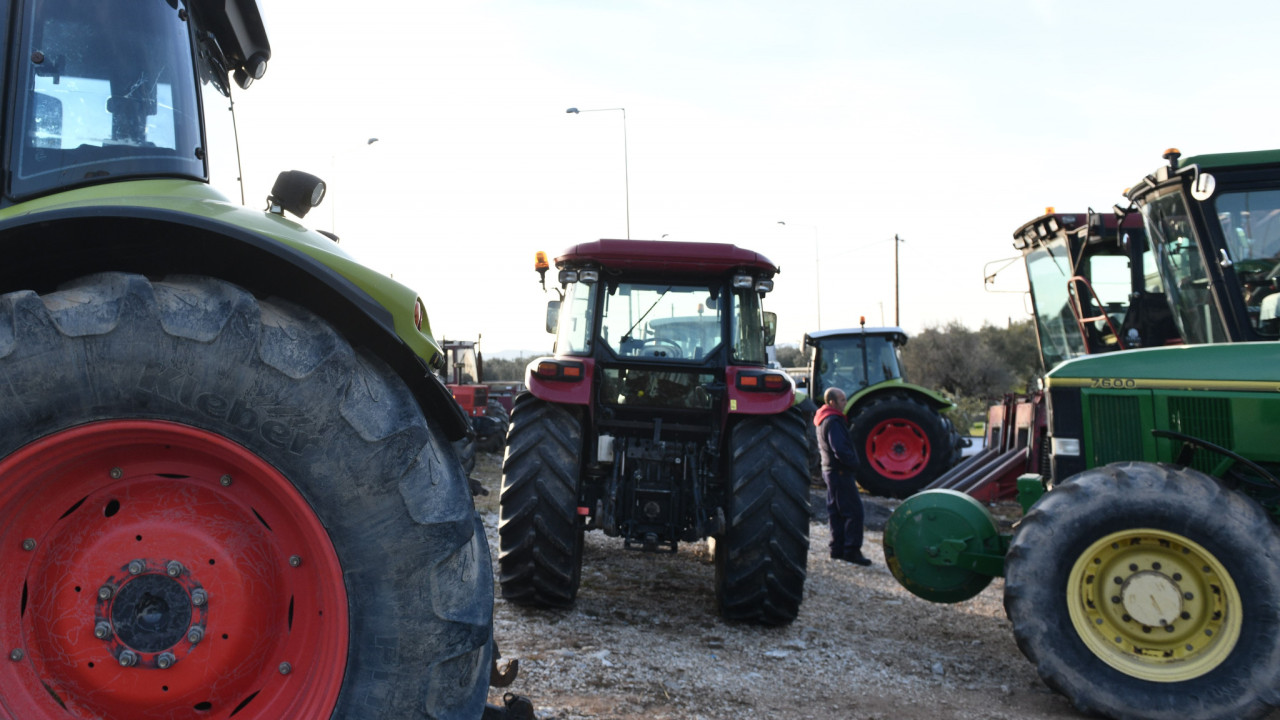 Ο δίμετωπος αγώνας της κυβέρνησης έναντι αγροτών και καταληψιών - Η τακτική και τα μηνύματα 