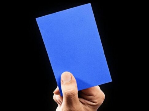 Οι έντονες αντιδράσεις έφεραν την καθυστέρηση στην ανακοίνωση της μπλε κάρτας