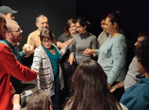 Οι θεατρικές ομάδες ΑμεΑ ΟΡΑΝΟΚΑΤΕΒΑΤΟΙ και οι ΑΝΤΙΗΡΩΕΣ του Ρεθύμνου δίνουν χώρο στην προσβασιμότητα στην τέχνη