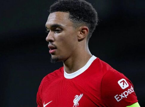 Περιπέτειες για τον Άρνολντ από σεξομανή θαυμάστρια!