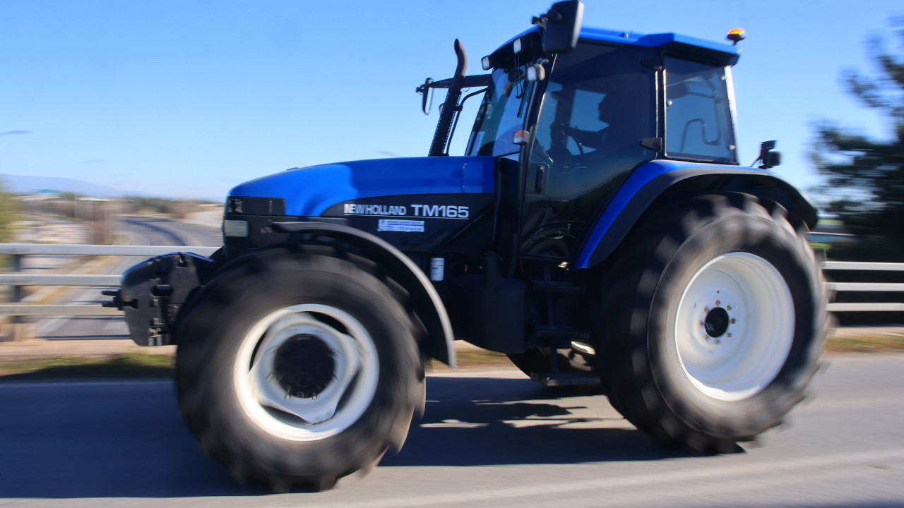 «Πυρετός» στα αγροτικά μπλόκα: Προετοιμασίες για την «κάθοδο» στην Αθήνα, διαπραγματεύσεις για την παρουσία τρακτέρ