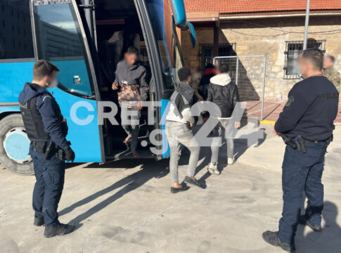 Στο Ηράκλειο οι 72μετανάστες που εντοπίστηκαν σε ξύλινο σκάφος