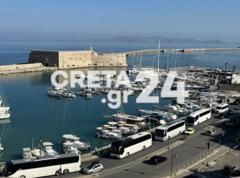 Στους δρόμους οι ιδιοκτήτες τουριστικών λεωφορείων – Μηχανοκίνητη πορεία στο Ηράκλειο (βίντεο)