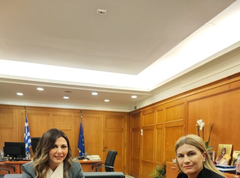 Συνάντηση Σέβης Βολουδάκη με την Υπουργό Κοινωνικής Συνοχής και Οικογένειας