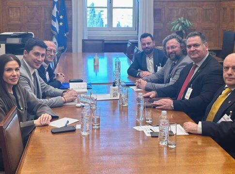 Συνάντηση των βουλευτών του ΠΑΣΟΚ με εκπροσώπους του Επιμελητηριακού Ομίλου Ανάπτυξης Ελληνικών Νησιών