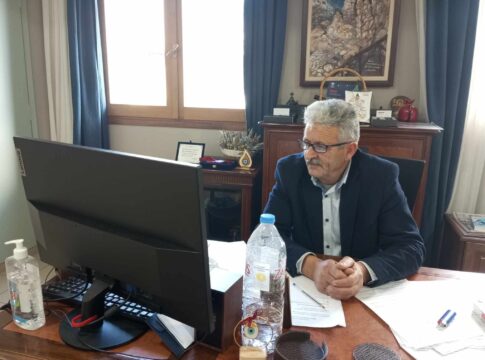 Τηλεδιάσκεψη του Δημάρχου Οροπεδίου Λασιθίου με τον Υπουργό Περιβάλλοντος και Ενέργειας