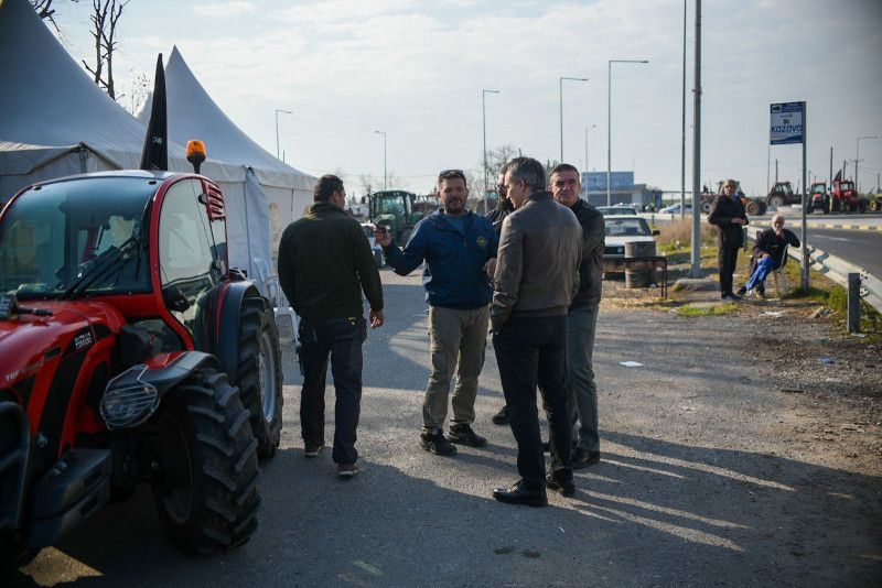 Βίντεο από το κομβόι των Λαρισαίων αγροτών που κατεβαίνει προς την Αθήνα -
