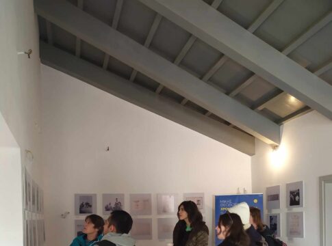 Υποδοχή φοιτητών από το πρόγραμμα ERASMUS στην πατρική οικία των Γιάννη και Μίκη Θεοδωράκη στον Γαλατά Χανίων