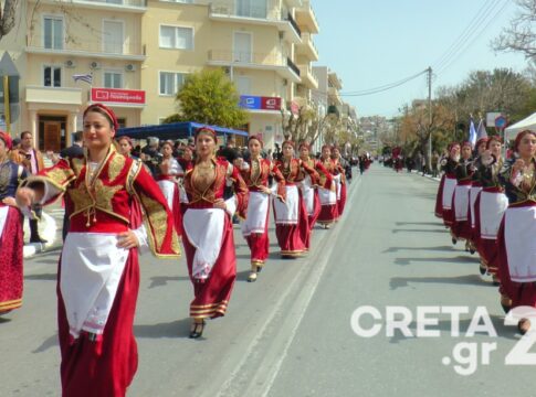 25η Μαρτίου: Πλήθος κόσμου στην παρέλαση στα Χανιά