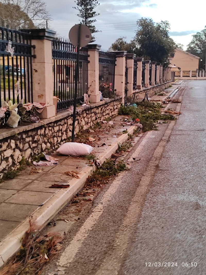 Ανεμοστρόβιλος «χτύπησε» το Μεσολόγγι - Ζημιές στην πόλη