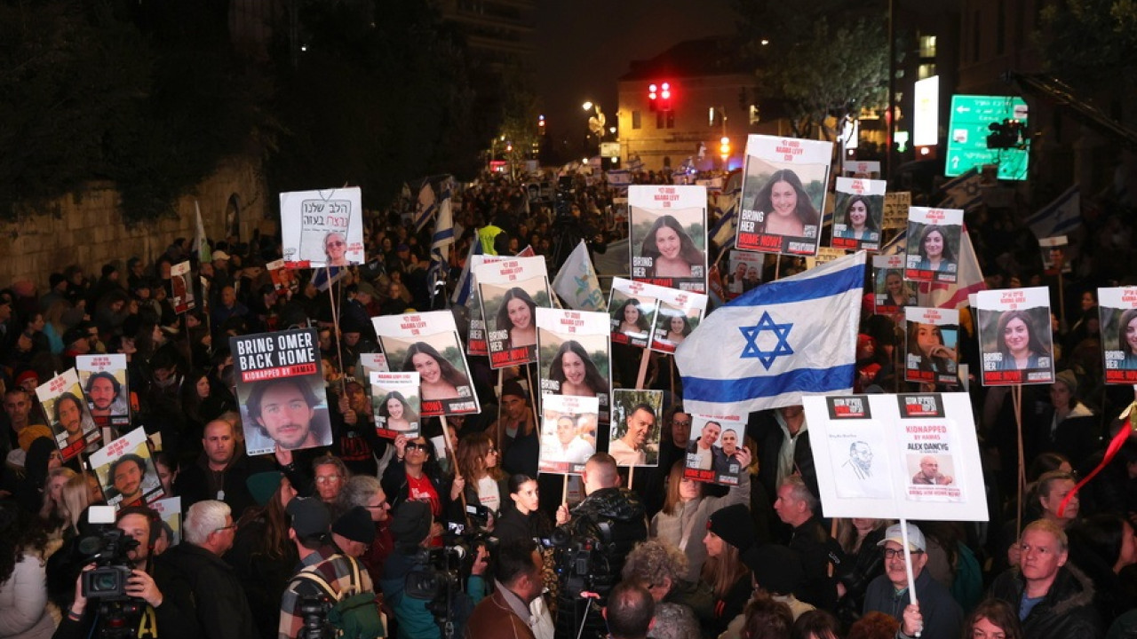 Χιλιάδες διαδηλώνουν στο Ισραήλ απαιτώντας να κλειστεί συμφωνία για τους ομήρους της Χαμάς