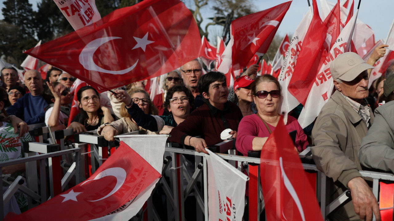 Δημοτικές εκλογές στην Τουρκία: Άνοιξαν τα πρώτα εκλογικά τμήματα
