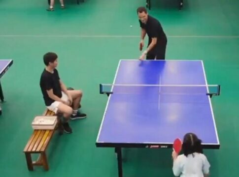 Ένα 8χρονο κορίτσι νίκησε τον… Φέντερερ στον πινγκ-πονγκ! (Video)