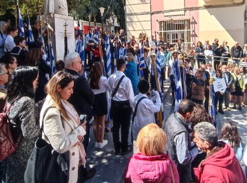 Επέτειος 25ης Μαρτίου: Επιμνημόσυνη δέηση και κατάθεση στεφάνων από τους μαθητές στο Ηράκλειο