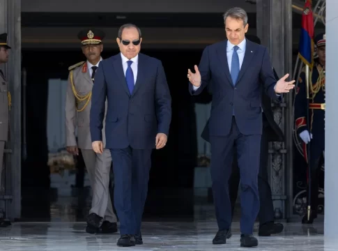Φόβοι για νέα «Λαμπεντούζα» στη Γαύδο – Γιατί πάει στο Κάιρο ο Μητσοτάκης