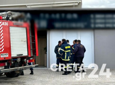 Ηράκλειο: Φωτιά σε γραφείο τελετών κινητοποίησε την Πυροσβεστική