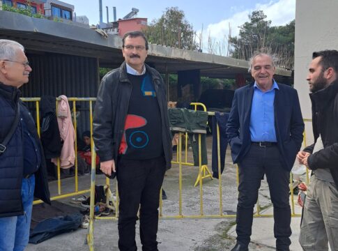 Κλιμάκιο της ΤΕ Χανίων του ΚΚΕ επισκέφθηκε τον χώρο φιλοξενίας μεταναστών στη Σούδα