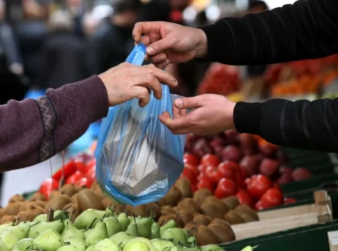 Kρήτη: Δημοσιεύτηκαν οι κενές θέσεις για τους επαγγελματίες πωλητές λαϊκών αγορών