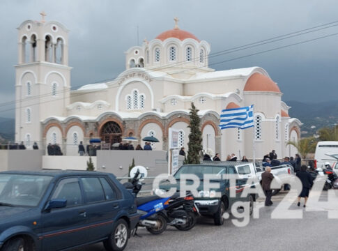 Κρήτη: Σε κλίμα βαθιάς οδύνης το τελευταίο αντίο στον 33χρονο Μανώλη που «έσβησε» από τη φονική φωτοβολίδα