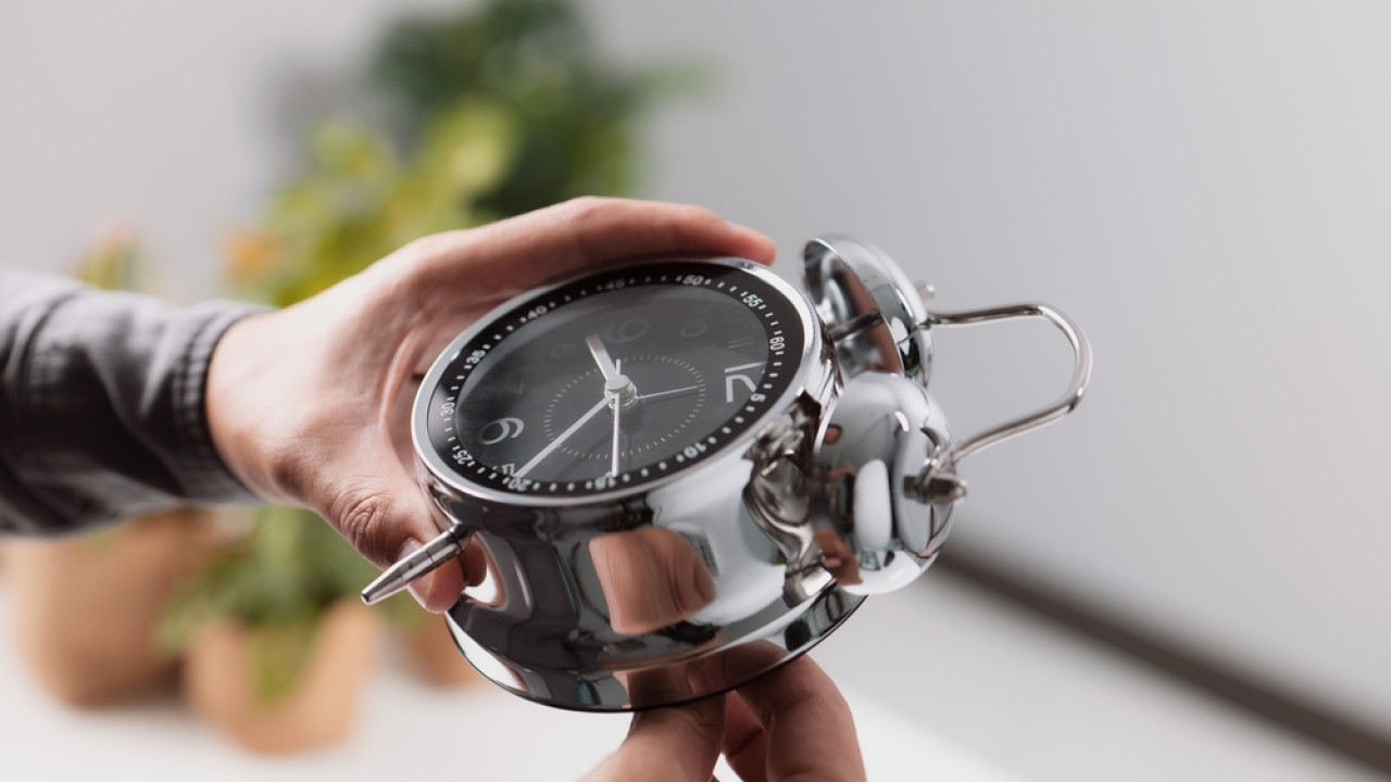 Μια ώρα μπροστά τα ρολόγια: Ποιες οι επιπτώσεις στην υγεία μας