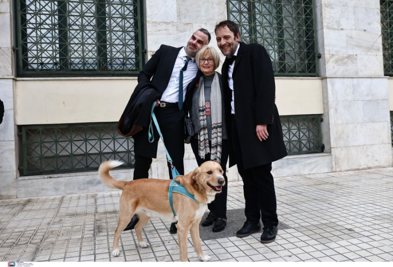Ο Αύγουστος Κορτώ παντρεύτηκε τον σύντροφό του στο Δημαρχείο Αθηνών