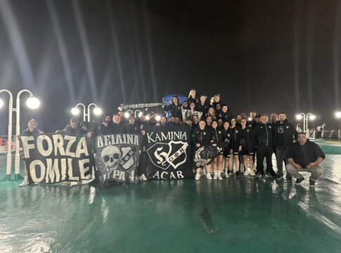 Οι φίλαθλοι του ΟΦΗ αποθέωσαν στο πλοίο τα κορίτσια του ποδοσφαίρου και του βόλεϊ