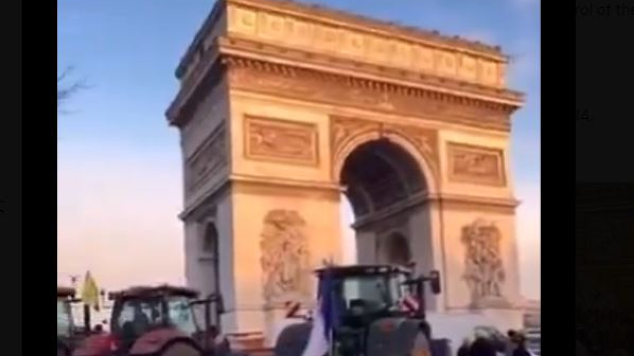 Παρίσι: Με άχυρα και τρακτέρ αγρότες απέκλεισαν την Αψίδα του Θριάμβου στο Παρίσι