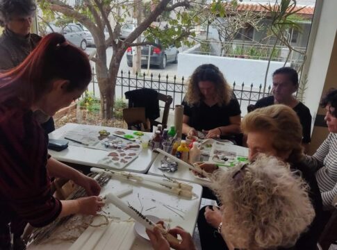 Πασχαλινές λαμπάδες για τα παιδιά που φιλοξενεί το «Χαμόγελο του Παιδιού» από τα ΚΕ.ΚΟΙ.Φ. – Α.Π.Η του Δήμου Ηρακλείου