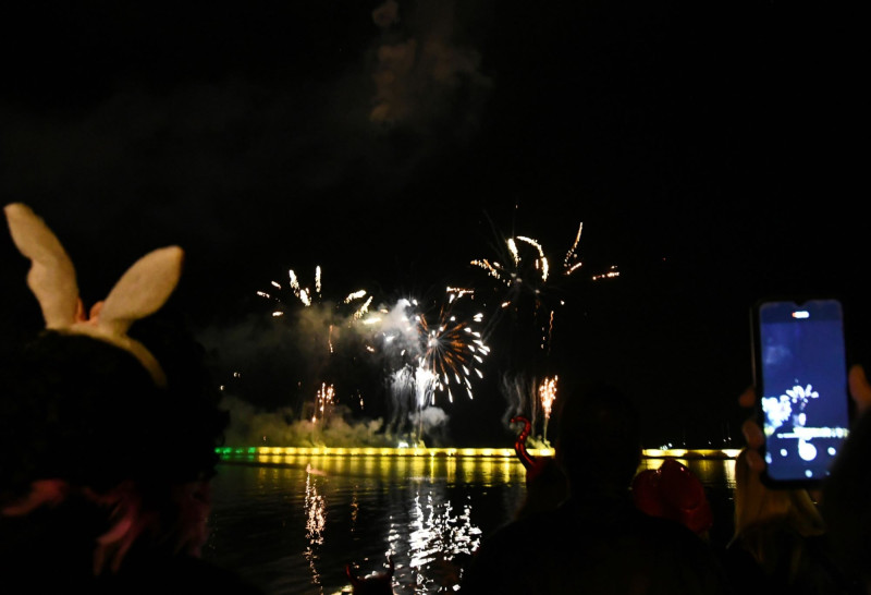 Πάτρα: Εντυπωσιακές εικόνες από το κάψιμο του Καρνάβαλου