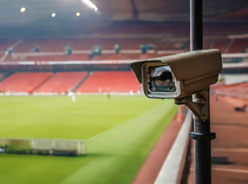 Σε ισχύ το «κάμερες παντού» στα γήπεδα – Με ποιες ποινές απειλούνται οι ΠΑΕ από τη ΔΕΑΒ