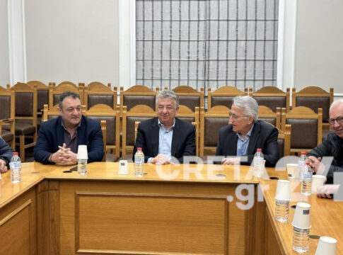 Στην Περιφέρεια Κρήτης ο πρόεδρος και κλιμάκιο της ΓΣΕΕ